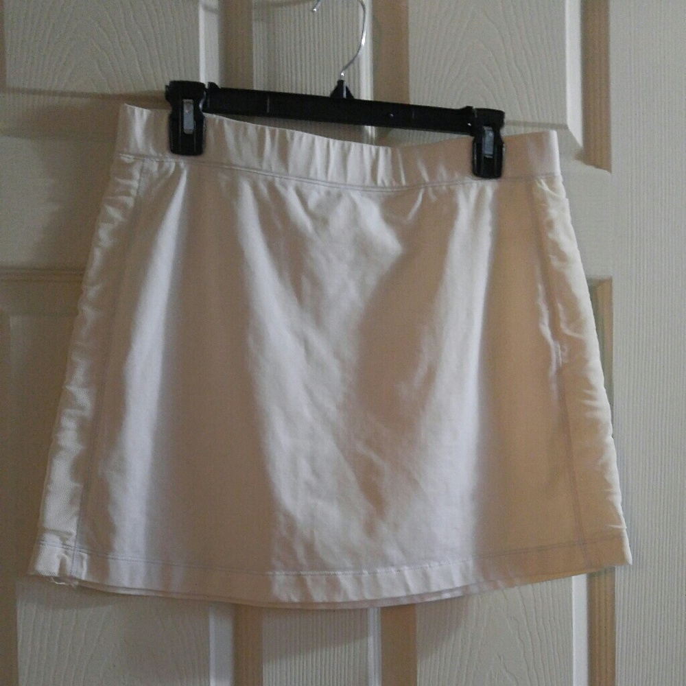Elie Tahari white tennis skirt